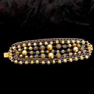 Beautiful bracelet with lots of pizazz